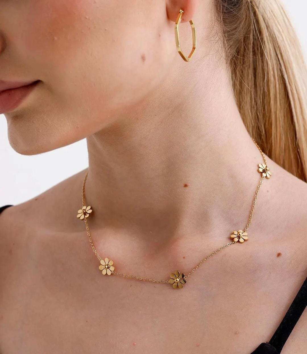 Premium Quality Golden Flowers Necklace