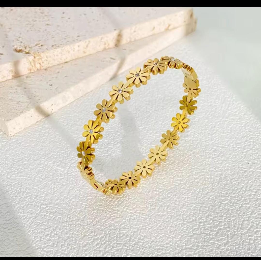 Premium quality stainless steel flower cuff bracelet