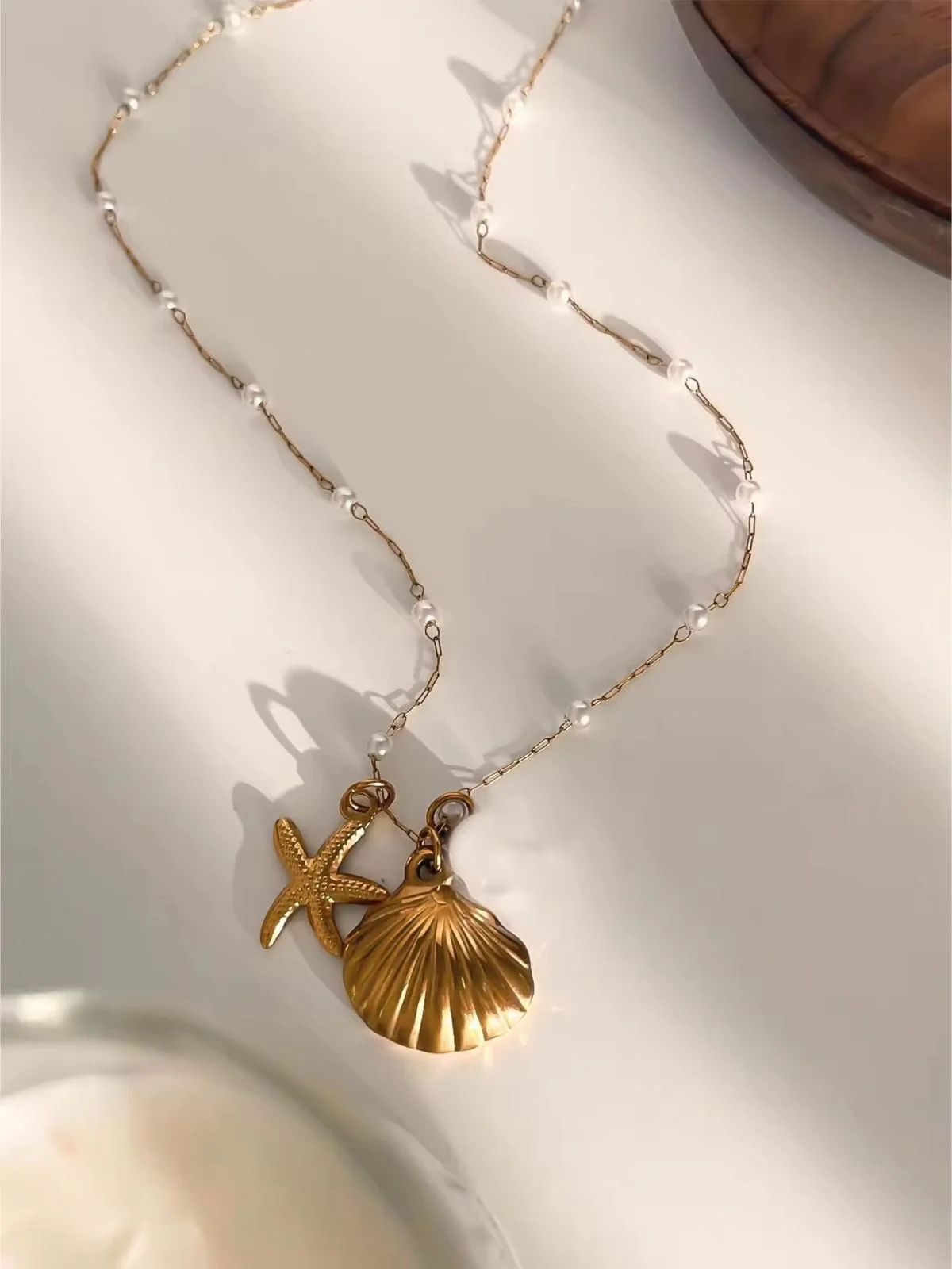 Elegant pearl and seashell trendy stainless steel necklace