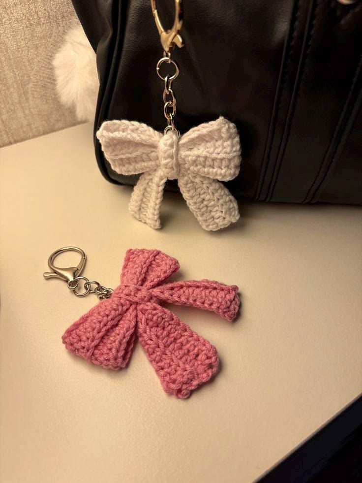 Custom crochet bow keychains(customized order available)