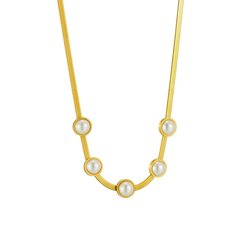 Elegant stainless steel necklace with pearls