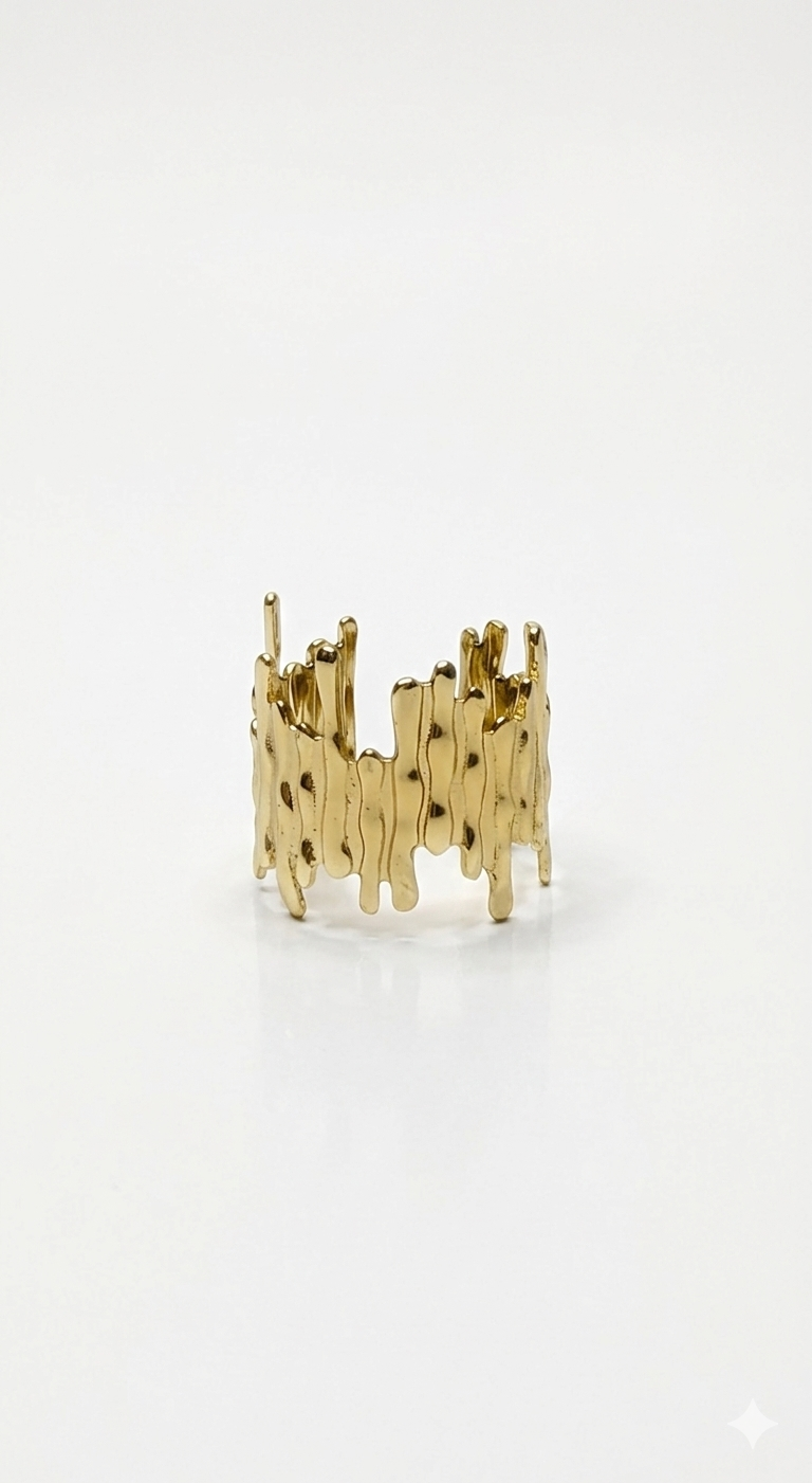 Elegant gold lattice ring
